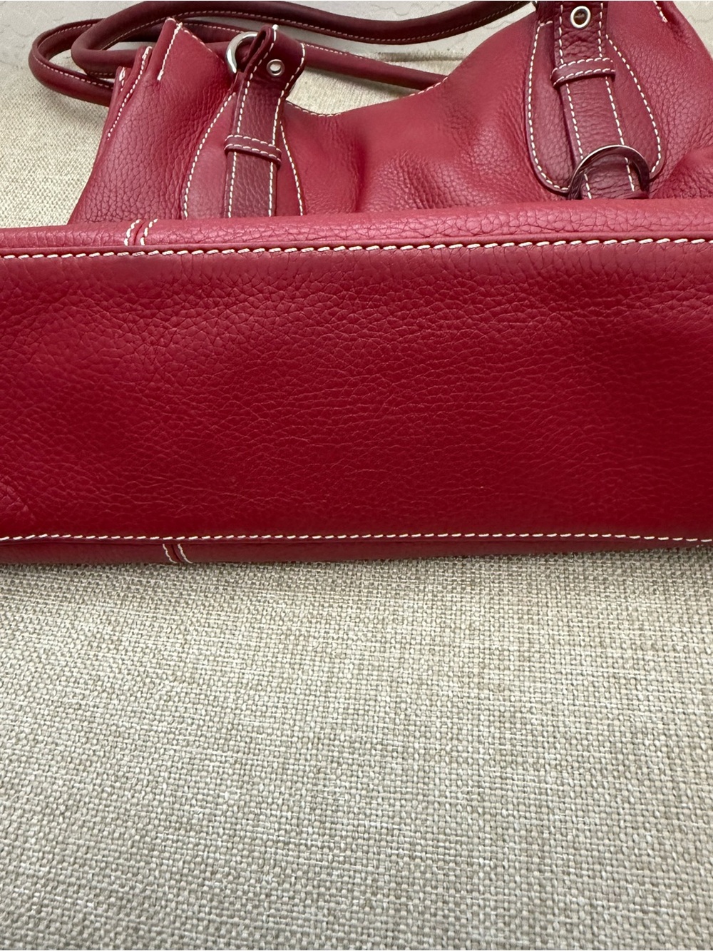 Tignanello Berry Red Pebbled Leather Shoulder Bag - Picture 4 of 6